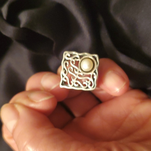 Ring - Picture 1 of 5